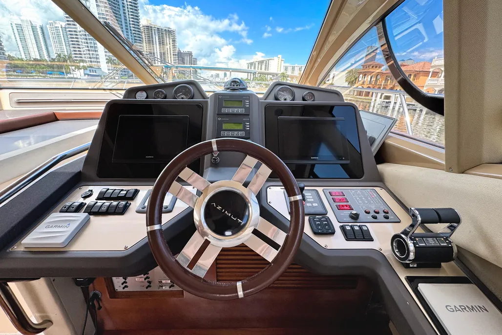 Yacht Photo 27